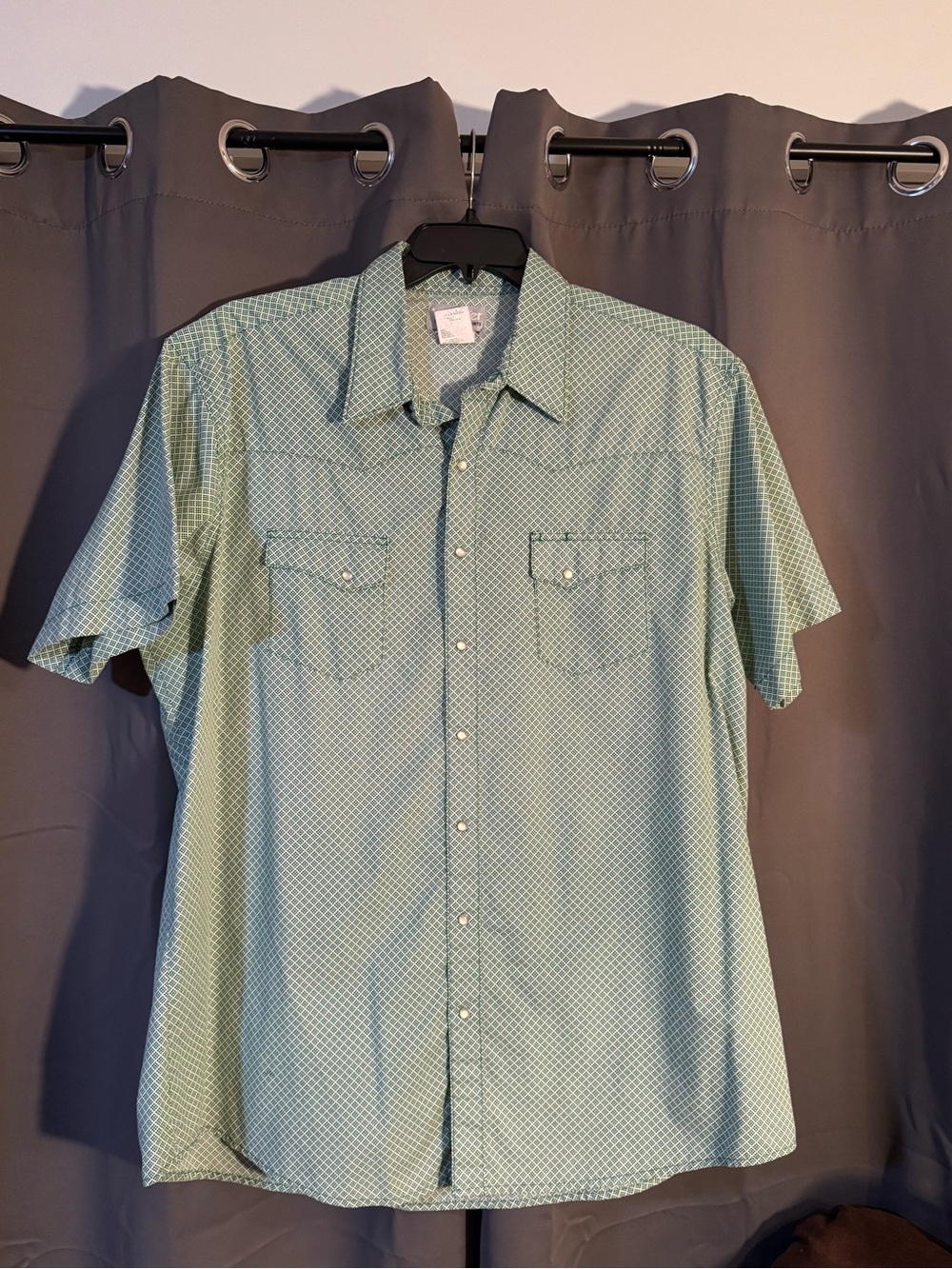 Men's Wrangler Short-Sleeve Button-Up Shirt in Light Green